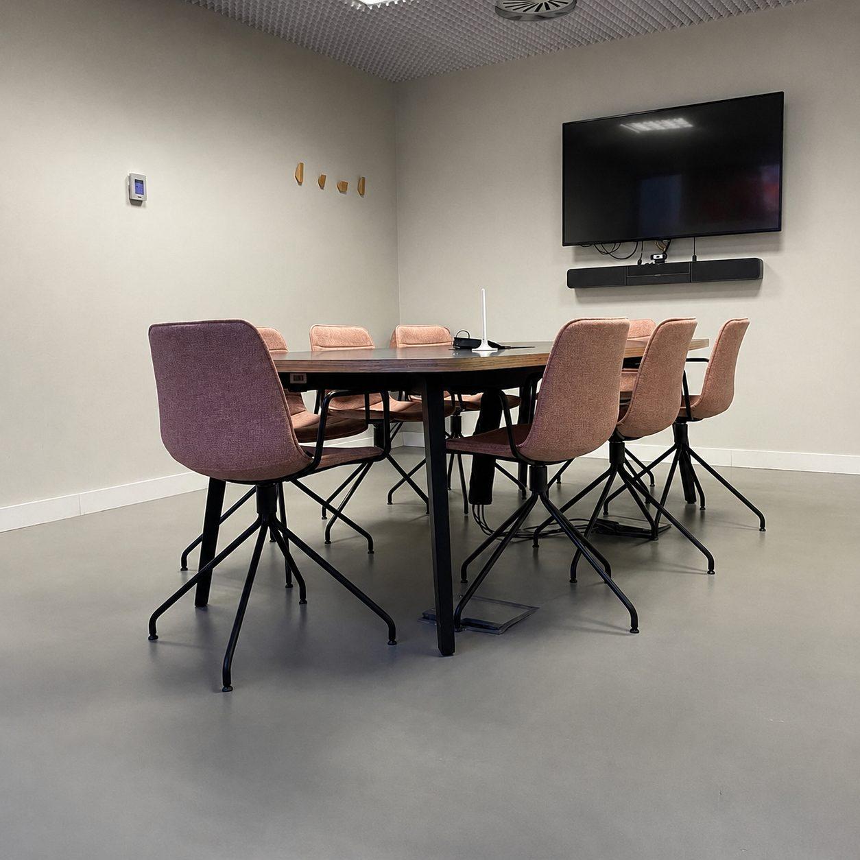 Polished microcement floor in an office meeting room