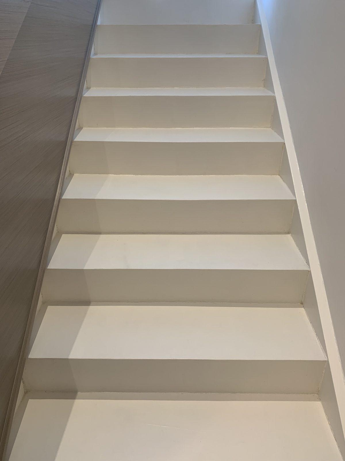Seamless white EcoCemento microcement staircase