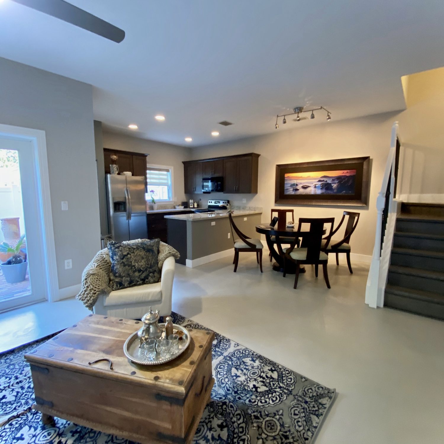 Seamless microcement floor running through an open-plan living, dining and kitchen area in a Greenwich home, Connecticut